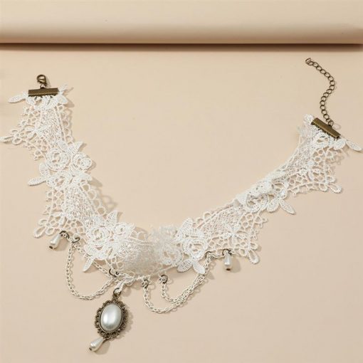Collier Blanc Gothique