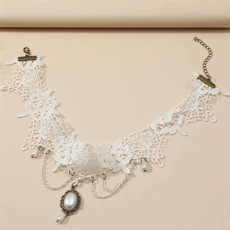 Collier Blanc Gothique