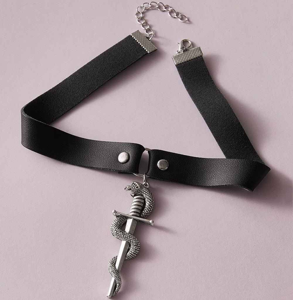 Collier Gothique Serpent