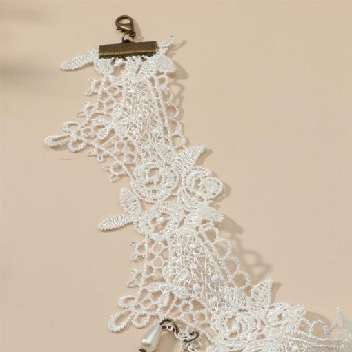 Collier Blanc Gothique