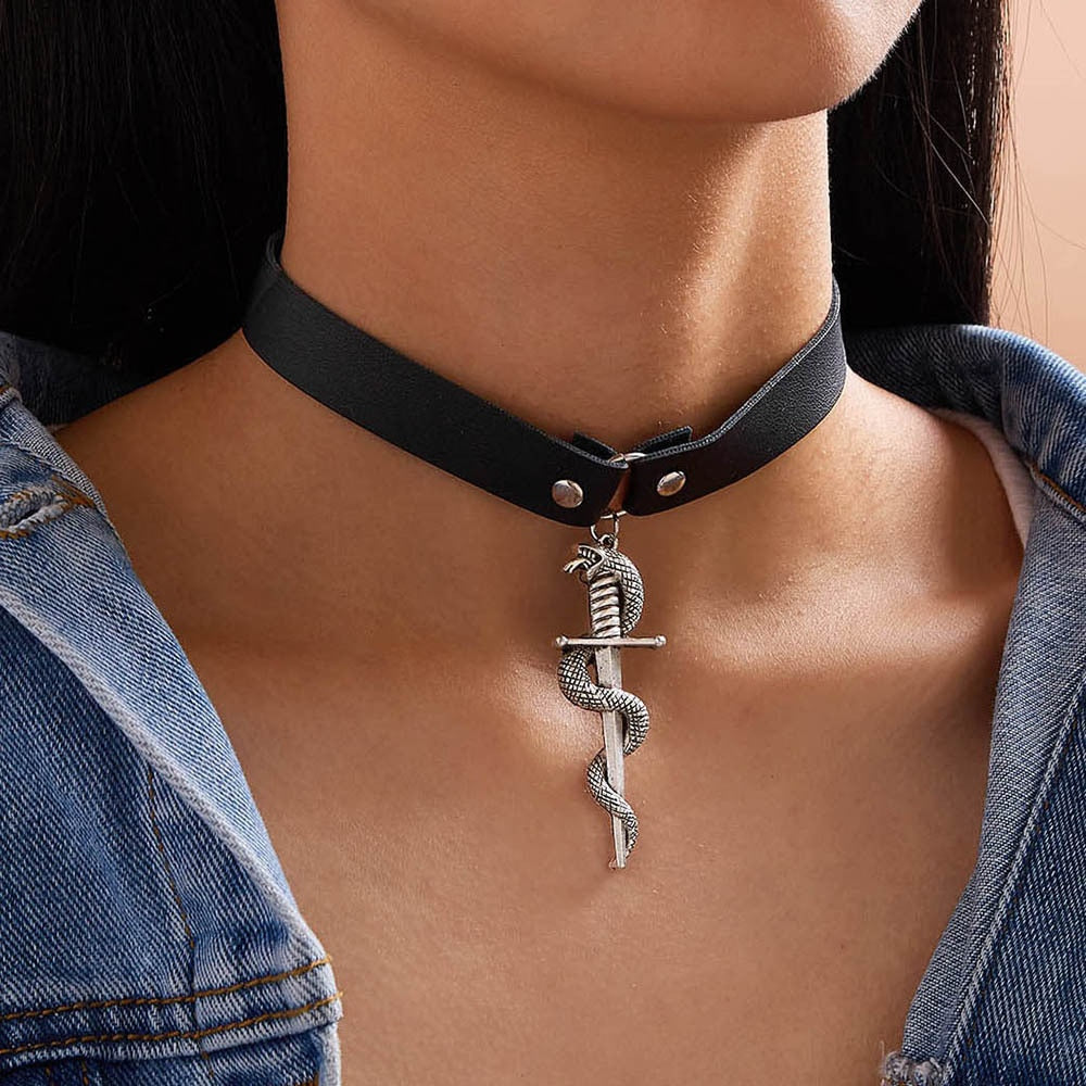 Collier Gothique Serpent