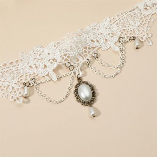 Collier Blanc Gothique
