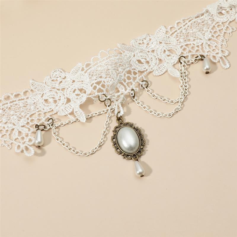 Collier Blanc Gothique